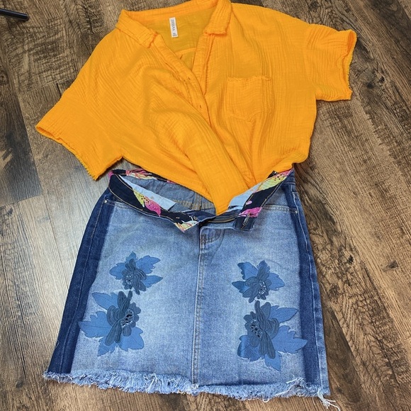 POL Jr MEDIUM Jean Skirt with patch Denim Flowers & Raw Edge Hem - Picture 2 of 5